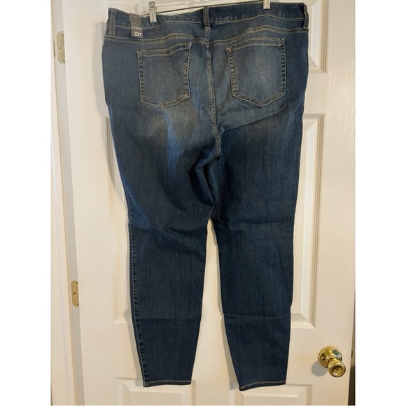 NEW Torrid Premium ultra skinny jeans - Picture 4 of 9